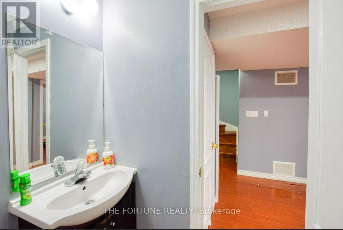 18 Saint Eugene Street, Brampton, Ontario  L6Y 0K9 - Photo 13 - W13756990