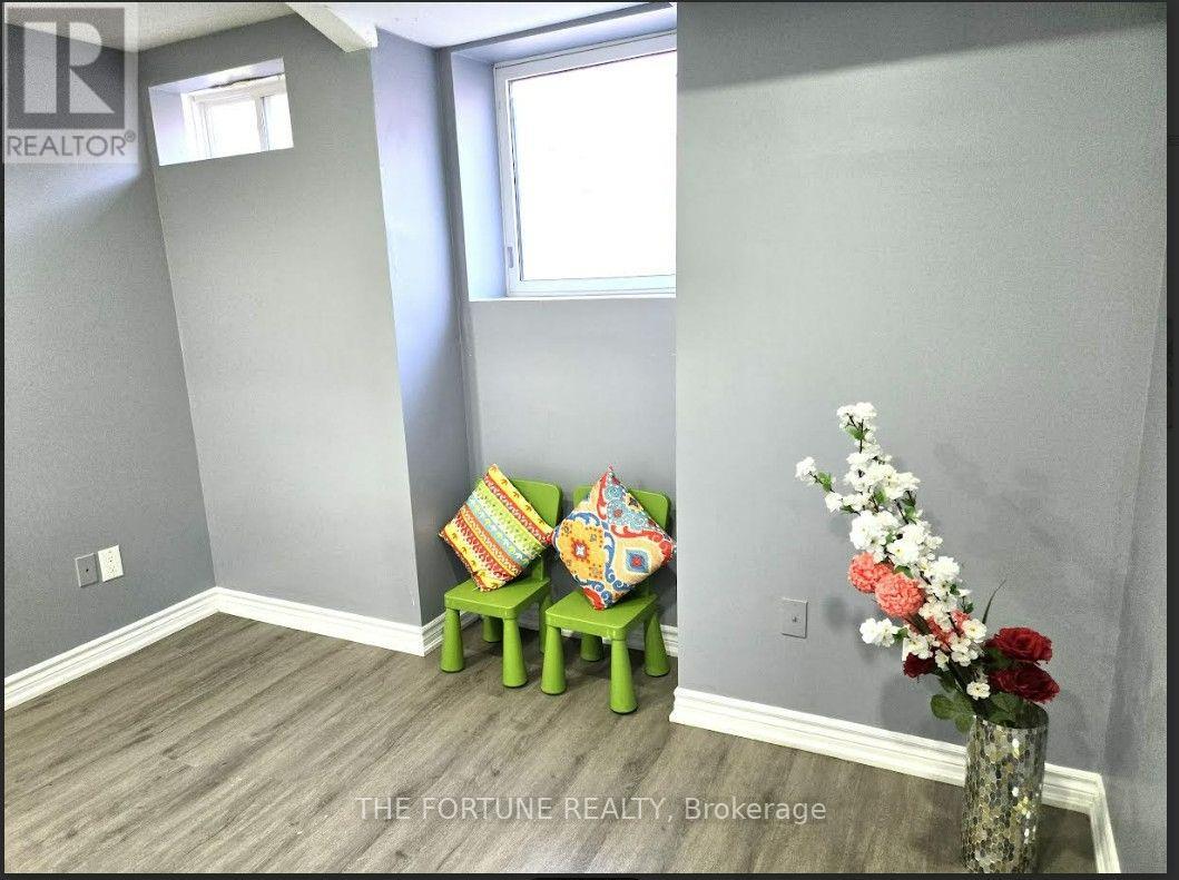18 Saint Eugene Street, Brampton, Ontario  L6Y 0K9 - Photo 6 - W13756990