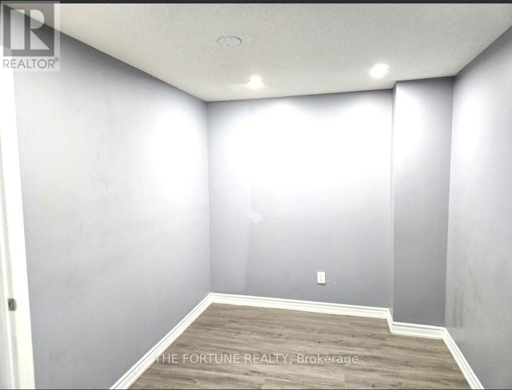18 Saint Eugene Street, Brampton, Ontario  L6Y 0K9 - Photo 9 - W13756990