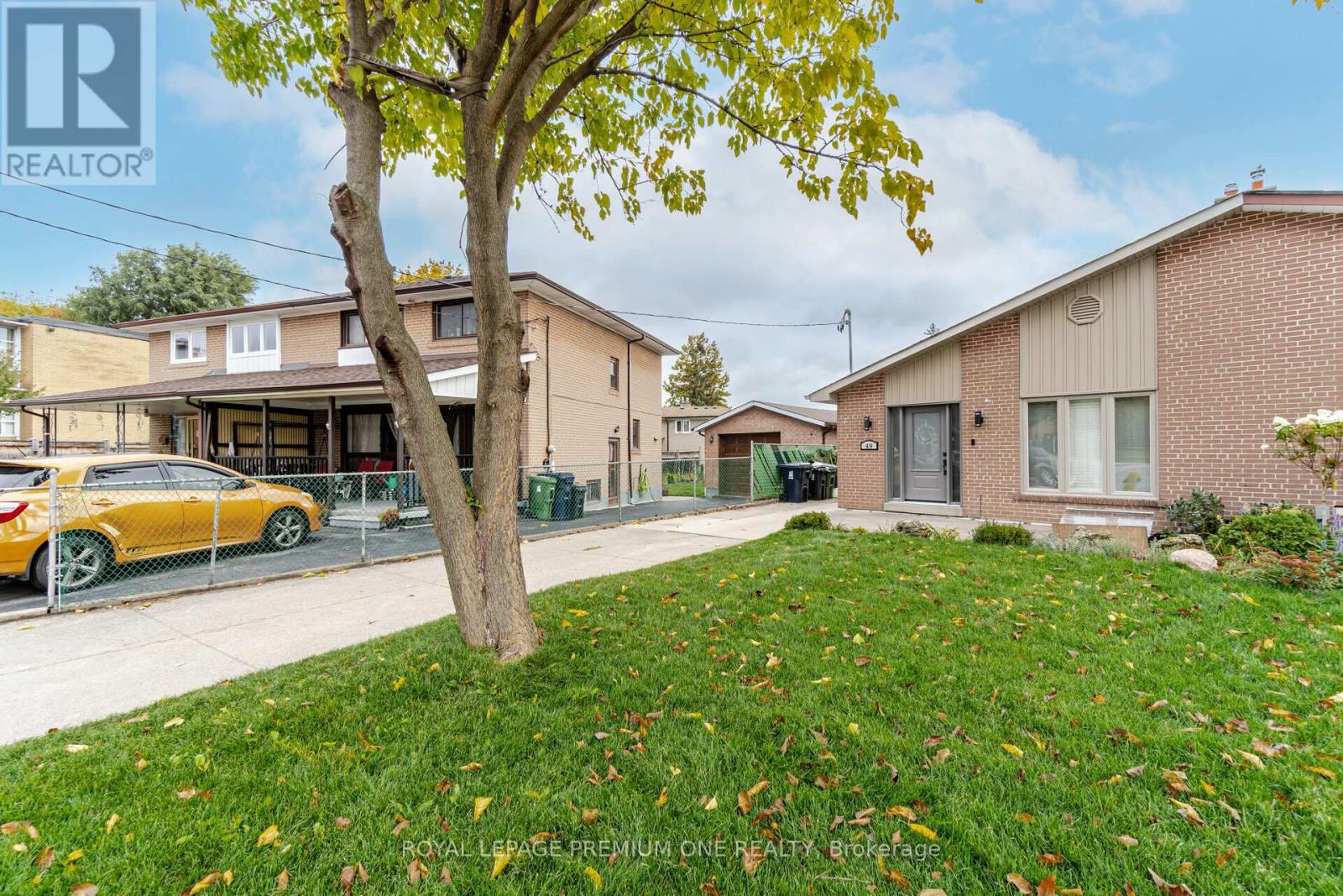49 Gulfstream Road E, Toronto, Ontario  M9M 1S4 - Photo 2 - W13757022