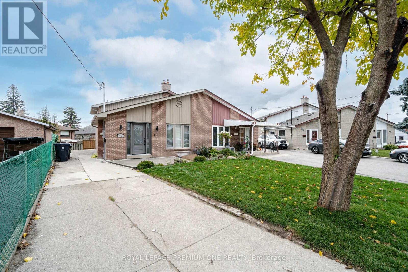 49 Gulfstream Road E, Toronto, Ontario  M9M 1S4 - Photo 3 - W13757022
