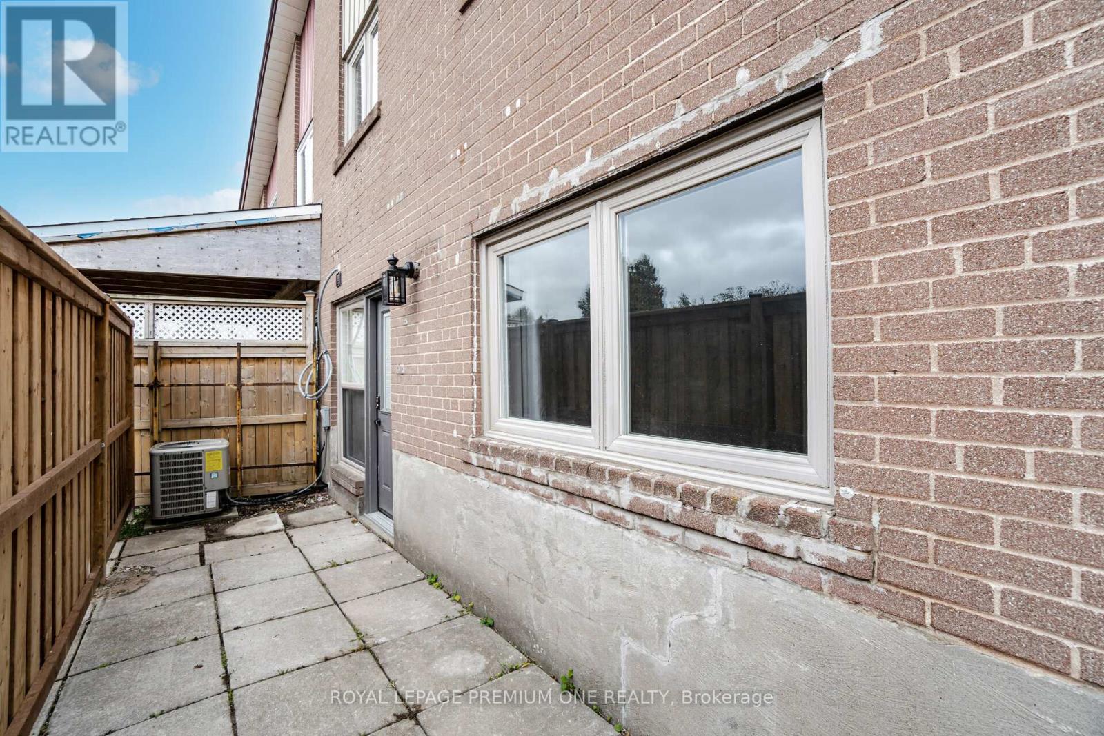 49 Gulfstream Road E, Toronto, Ontario  M9M 1S4 - Photo 4 - W13757022