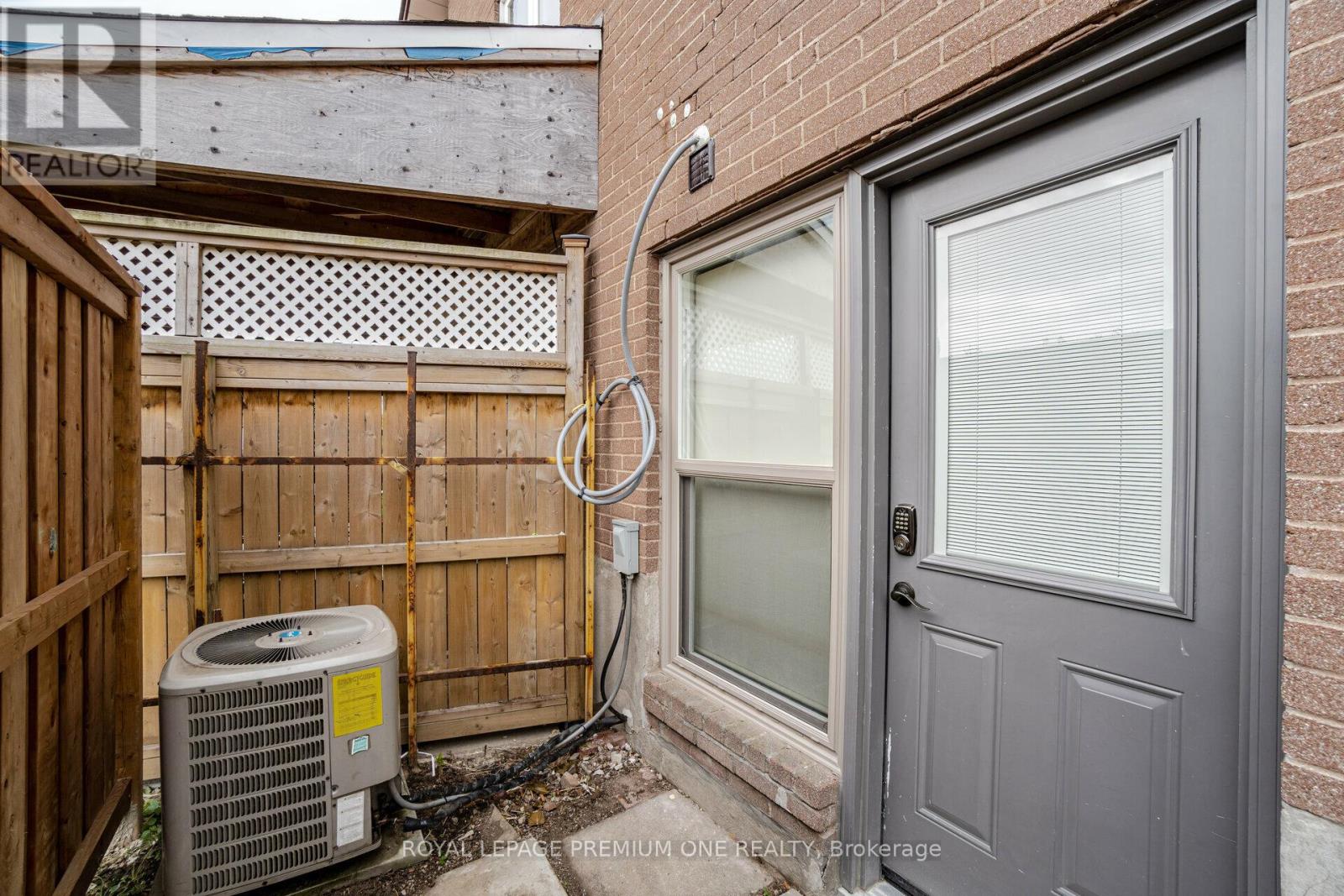 49 Gulfstream Road E, Toronto, Ontario  M9M 1S4 - Photo 5 - W13757022