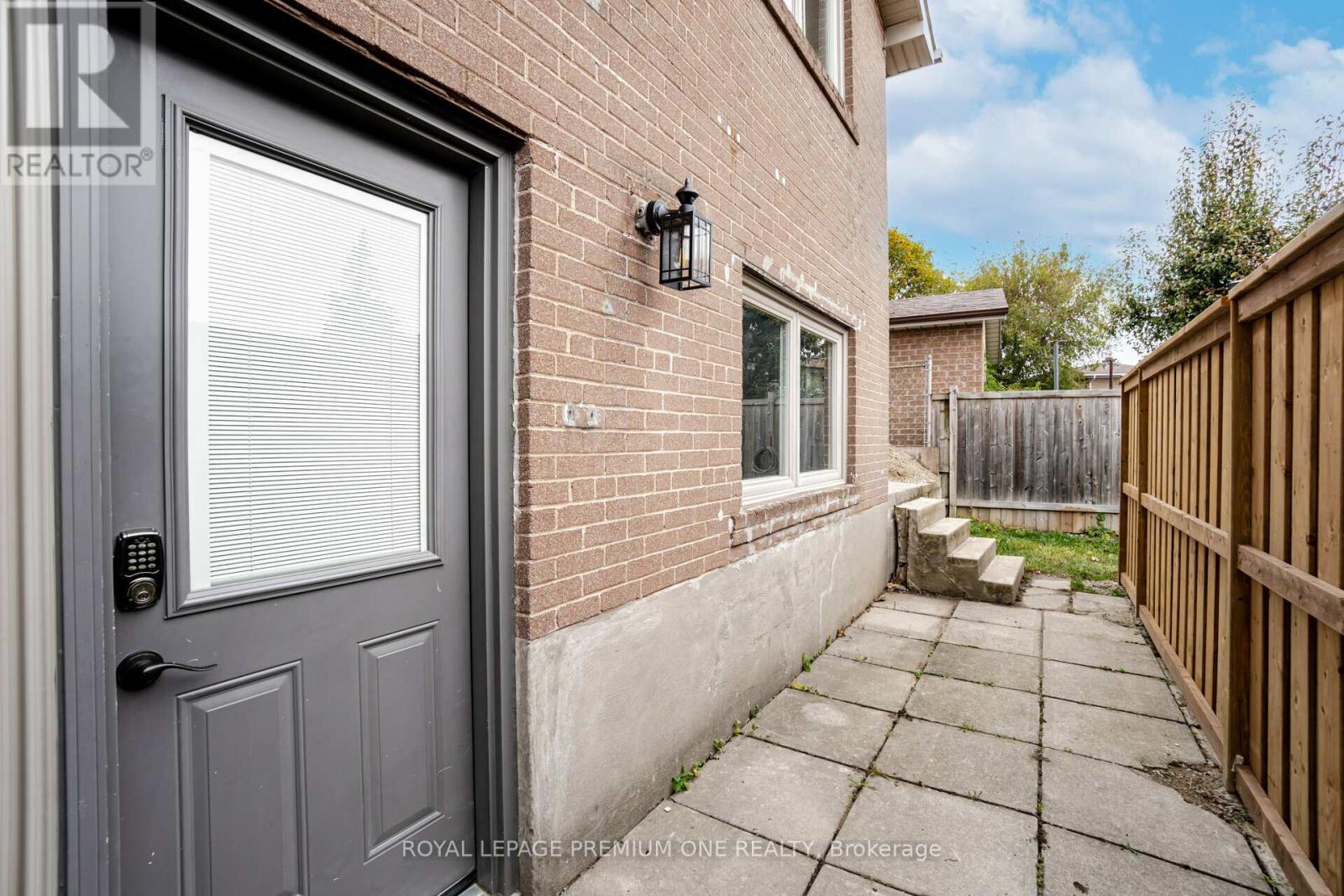 49 Gulfstream Road E, Toronto, Ontario  M9M 1S4 - Photo 6 - W13757022