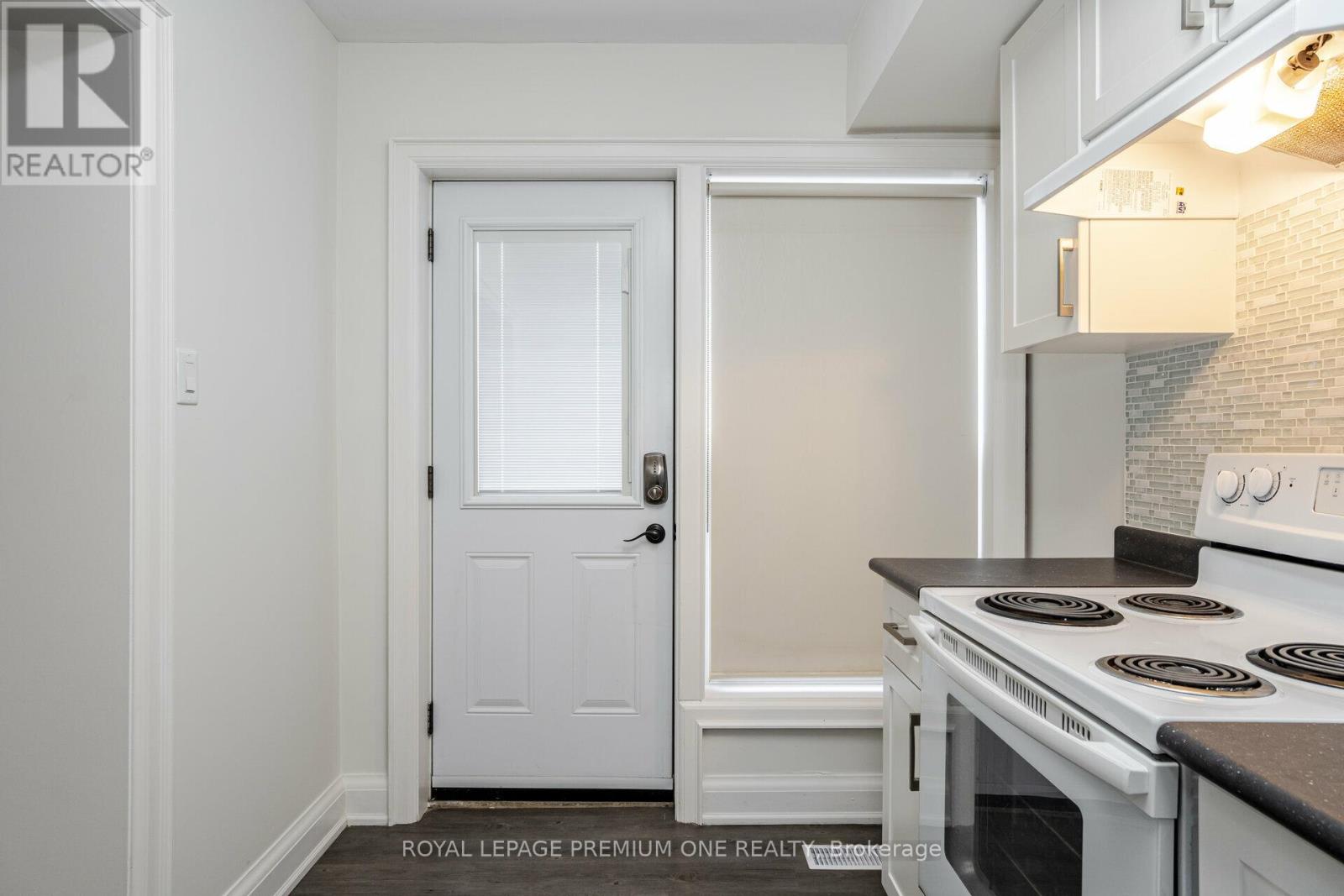 49 Gulfstream Road E, Toronto, Ontario  M9M 1S4 - Photo 7 - W13757022