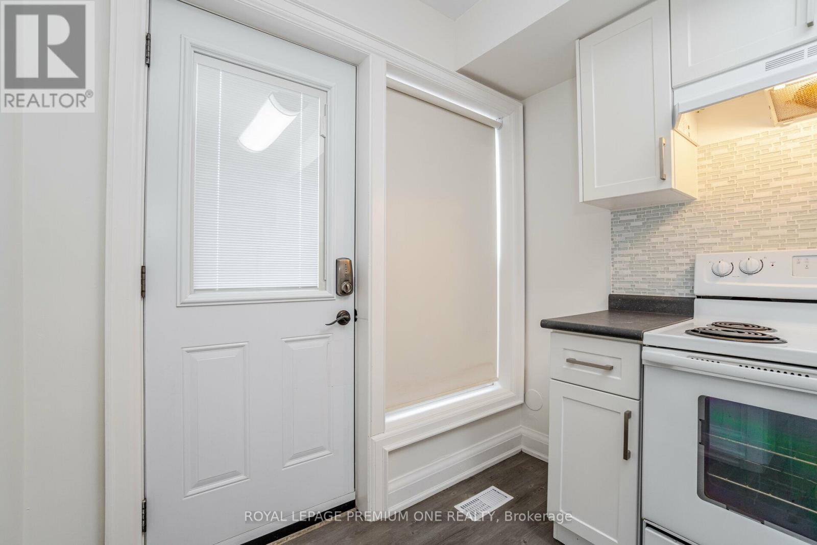 49 Gulfstream Road E, Toronto, Ontario  M9M 1S4 - Photo 8 - W13757022