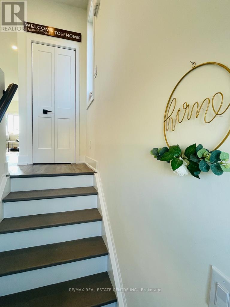 49 Edenrock Drive, Hamilton, Ontario  L8E 0G6 - Photo 2 - X13690364