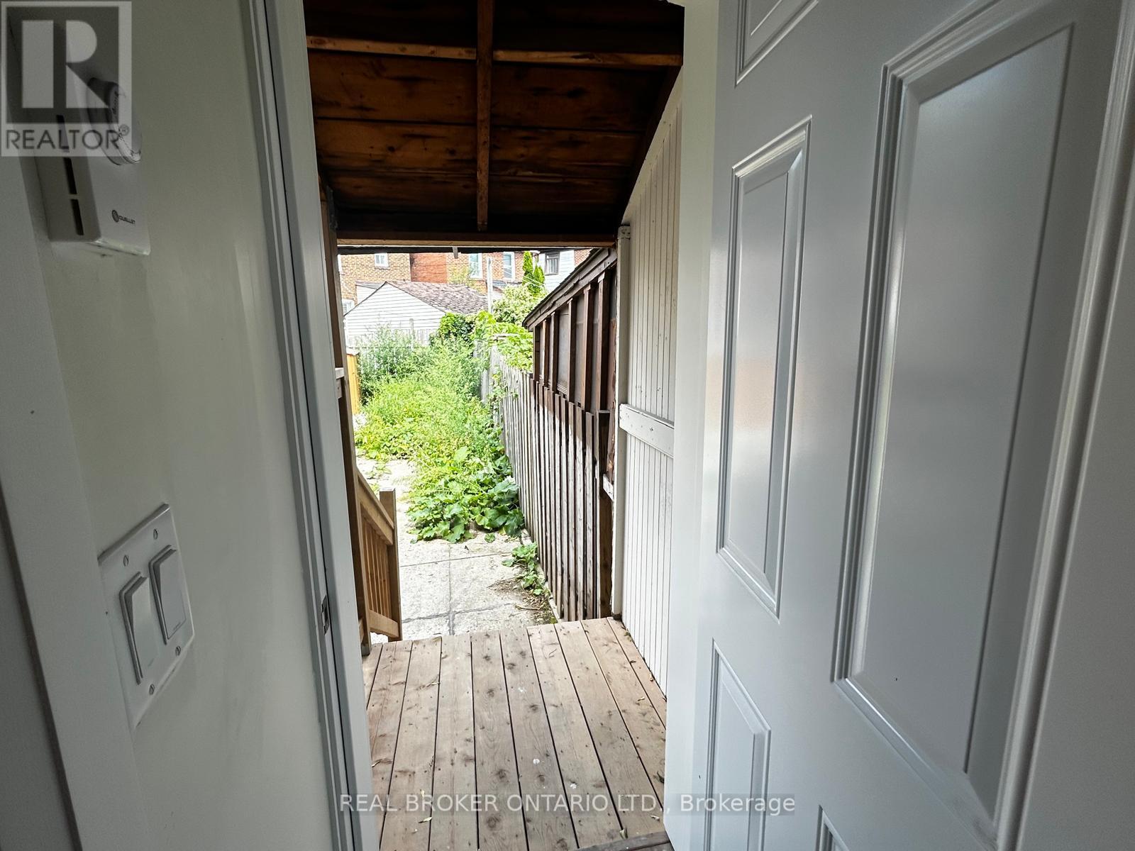 2 - 659 Vaughan Road, Toronto, Ontario  M6E 2Y4 - Photo 23 - C13521350