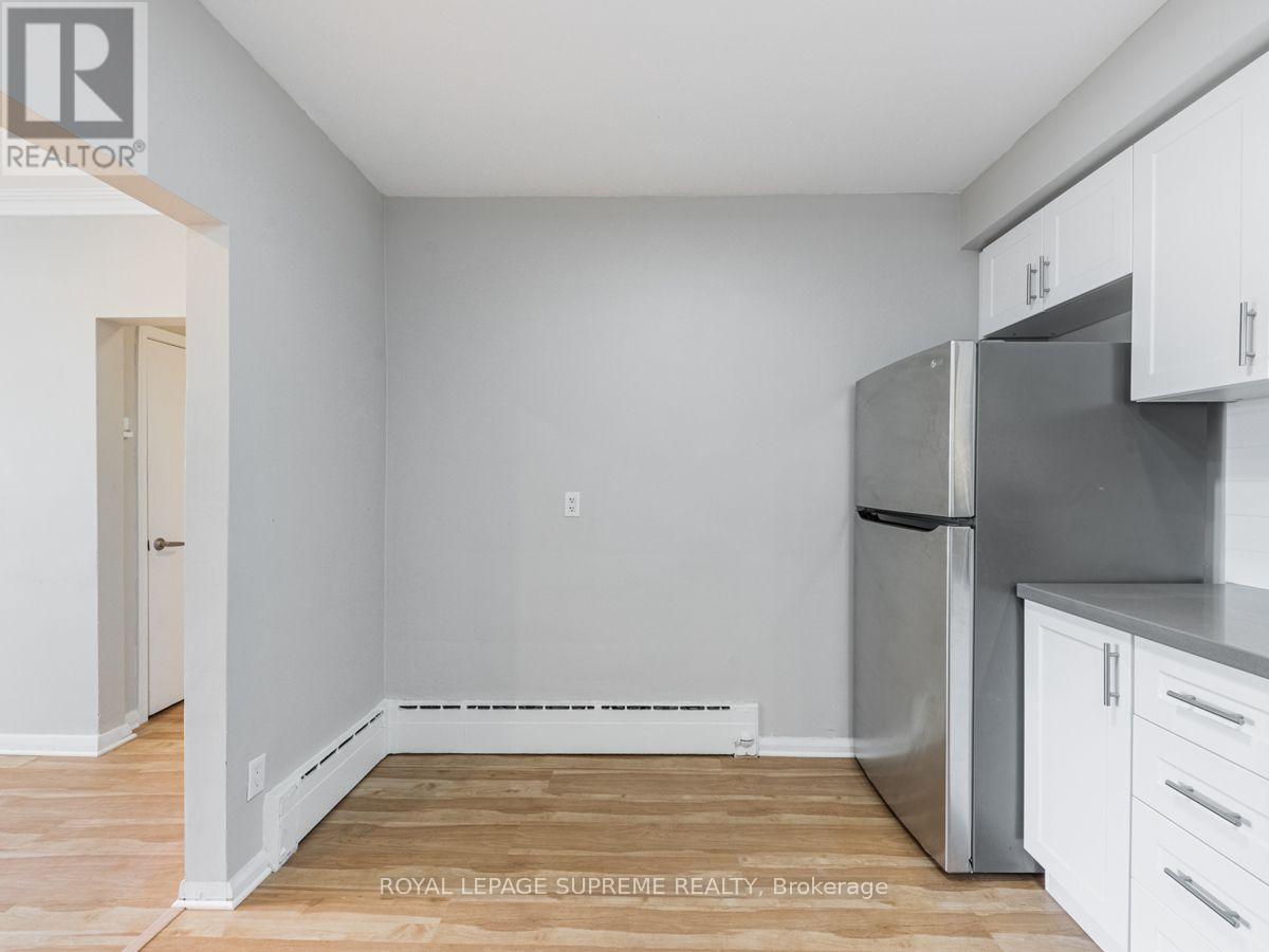 77 Greensides Avenue, Toronto, Ontario  M6G 3P8 - Photo 10 - C13757122