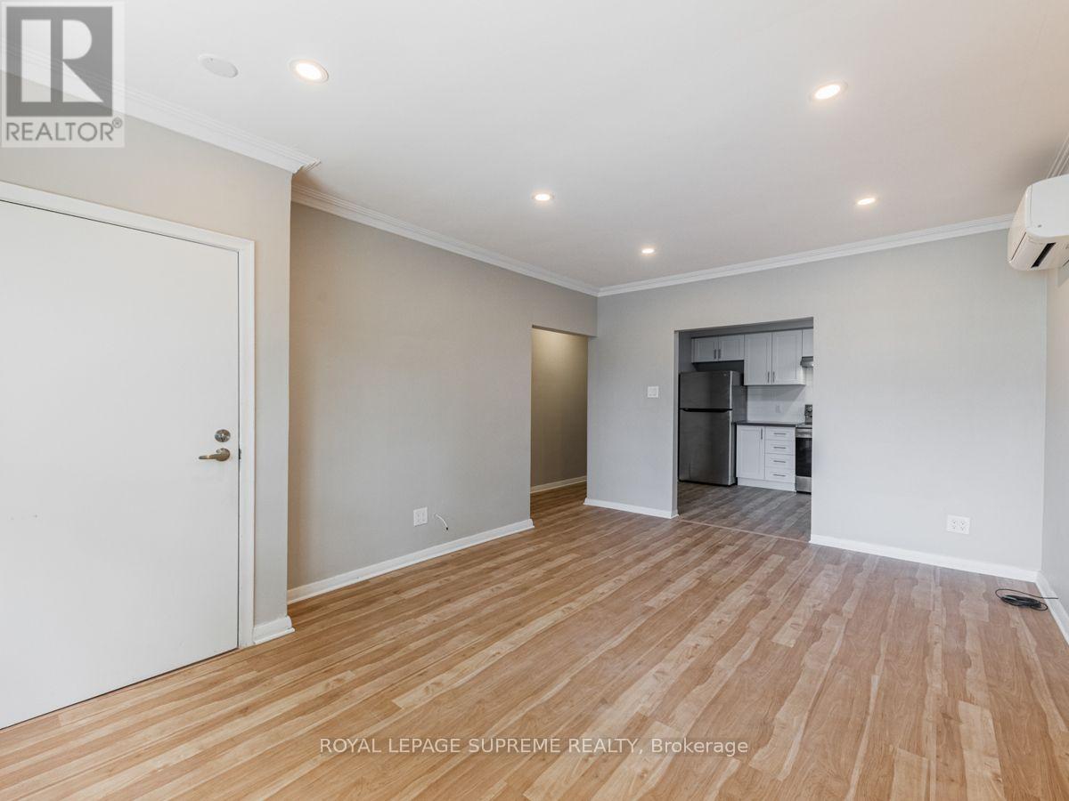 77 Greensides Avenue, Toronto, Ontario  M6G 3P8 - Photo 5 - C13757122