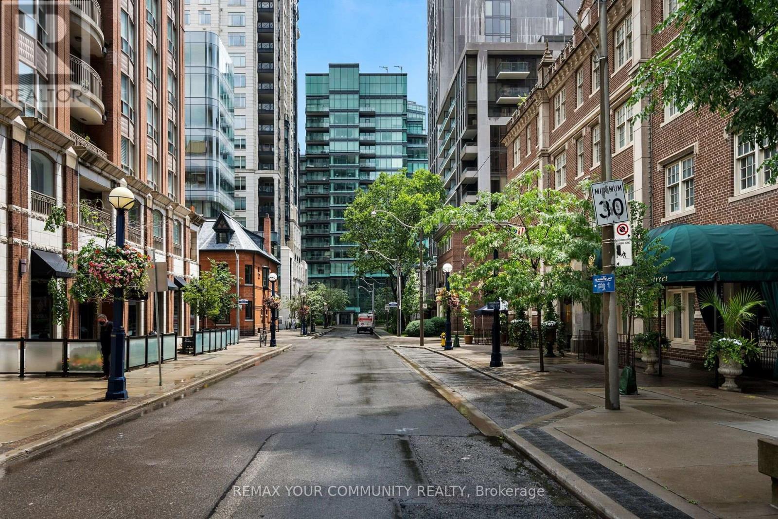 902 - 77 Charles Street W, Toronto, Ontario  M5S 2X1 - Photo 2 - C13757124