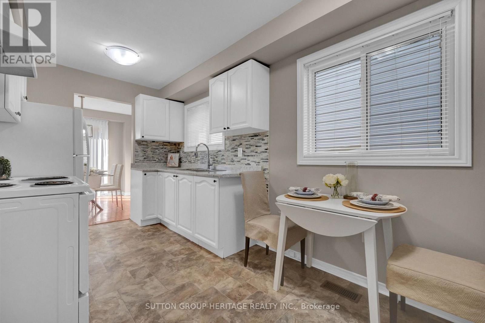 5 Fenwick Avenue, Clarington, Ontario  L1C 4R6 - Photo 3 - E13757102