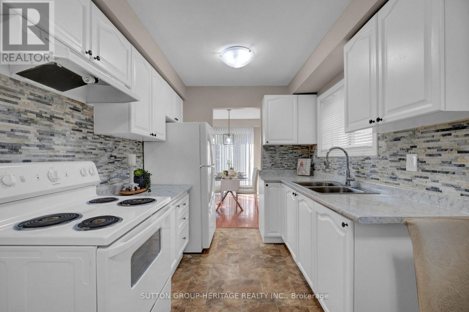 5 Fenwick Avenue, Clarington, Ontario  L1C 4R6 - Photo 5 - E13757102
