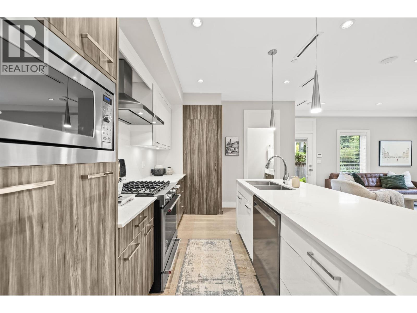 2 233 W 5th Street, North Vancouver, British Columbia  V7M 1J9 - Photo 11 - R3162565