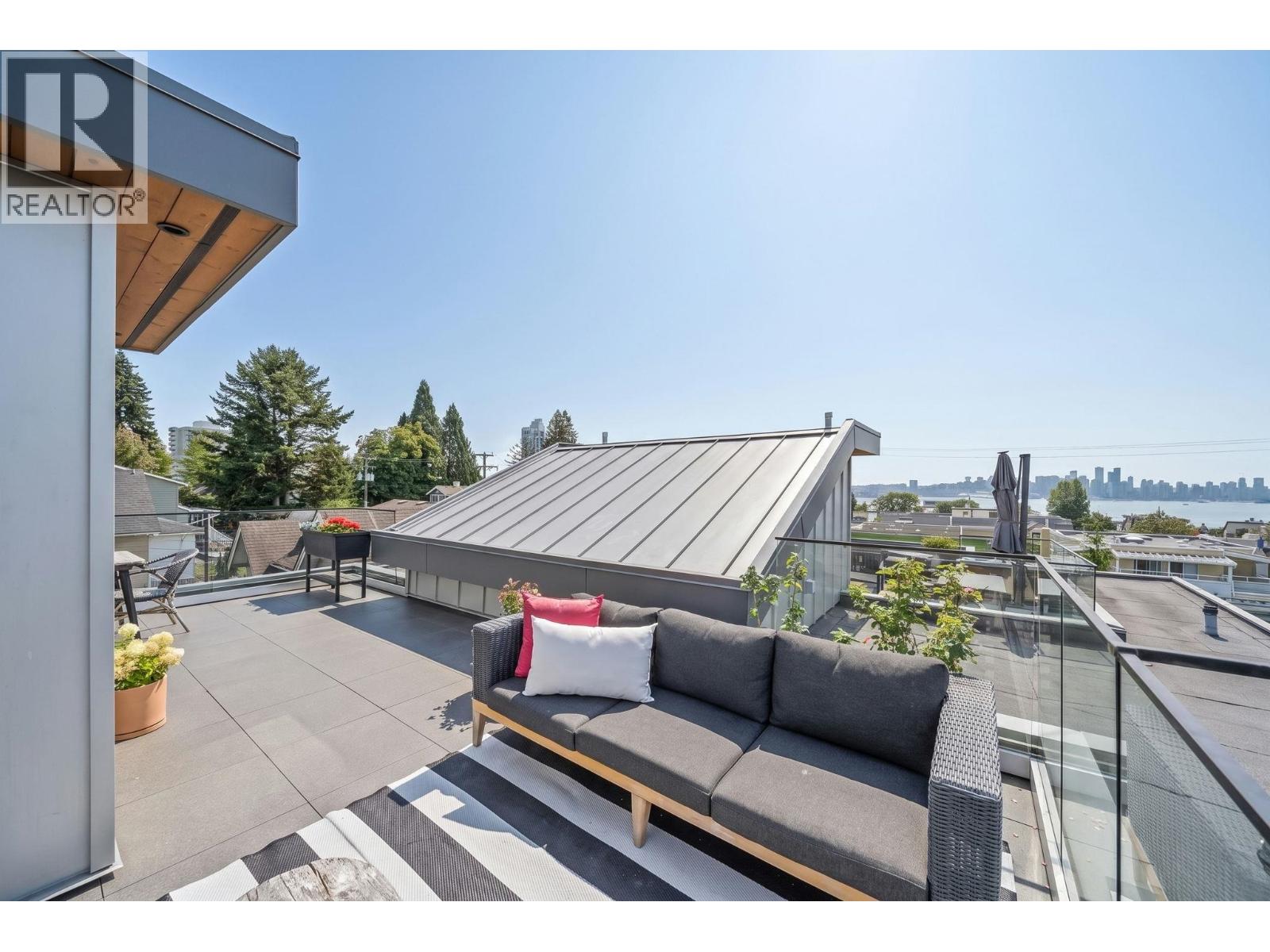 2 233 W 5th Street, North Vancouver, British Columbia  V7M 1J9 - Photo 5 - R3162565