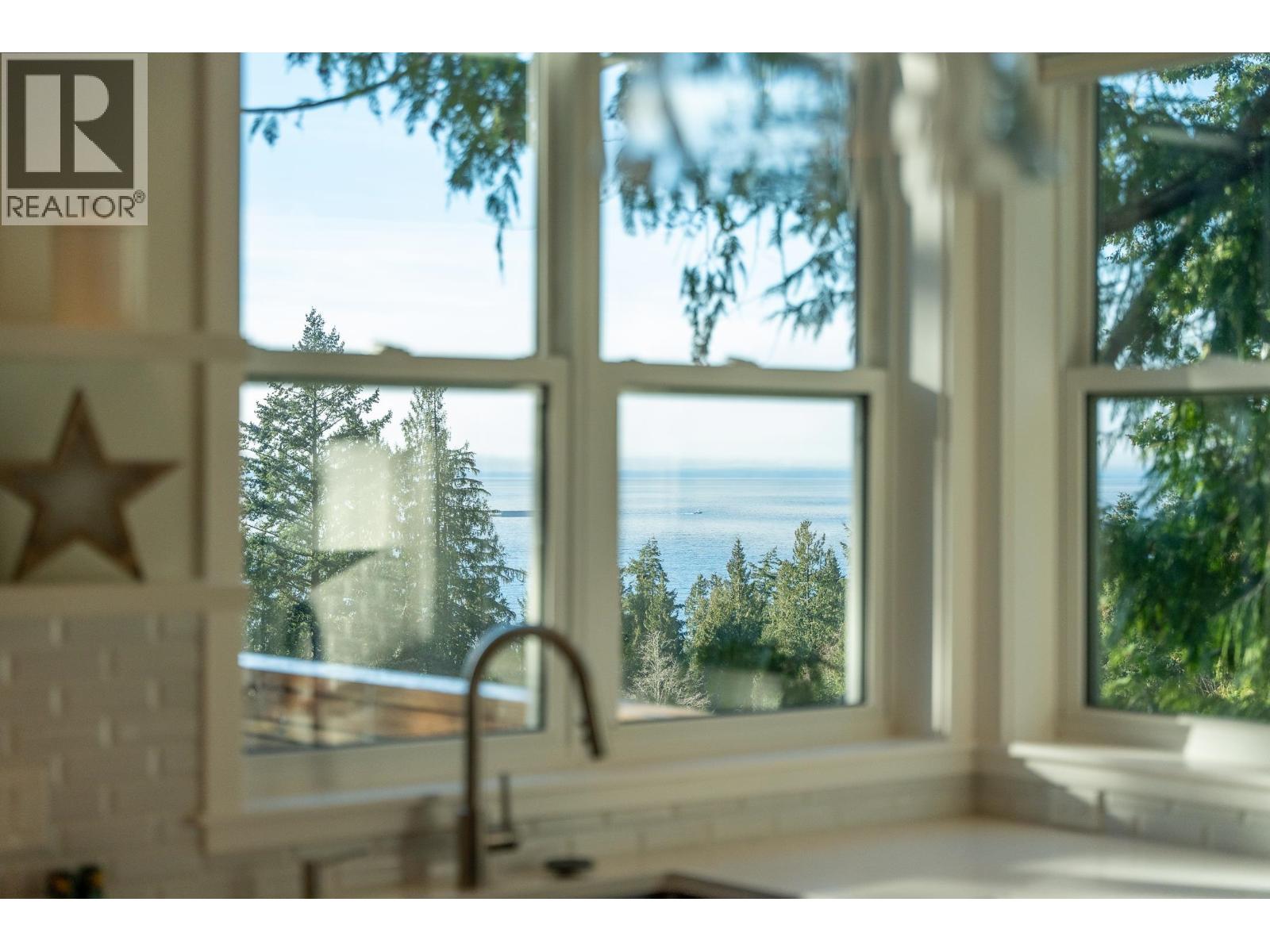 153 Swallow Road, Gibsons, British Columbia  V0N 1V3 - Photo 4 - R3162593