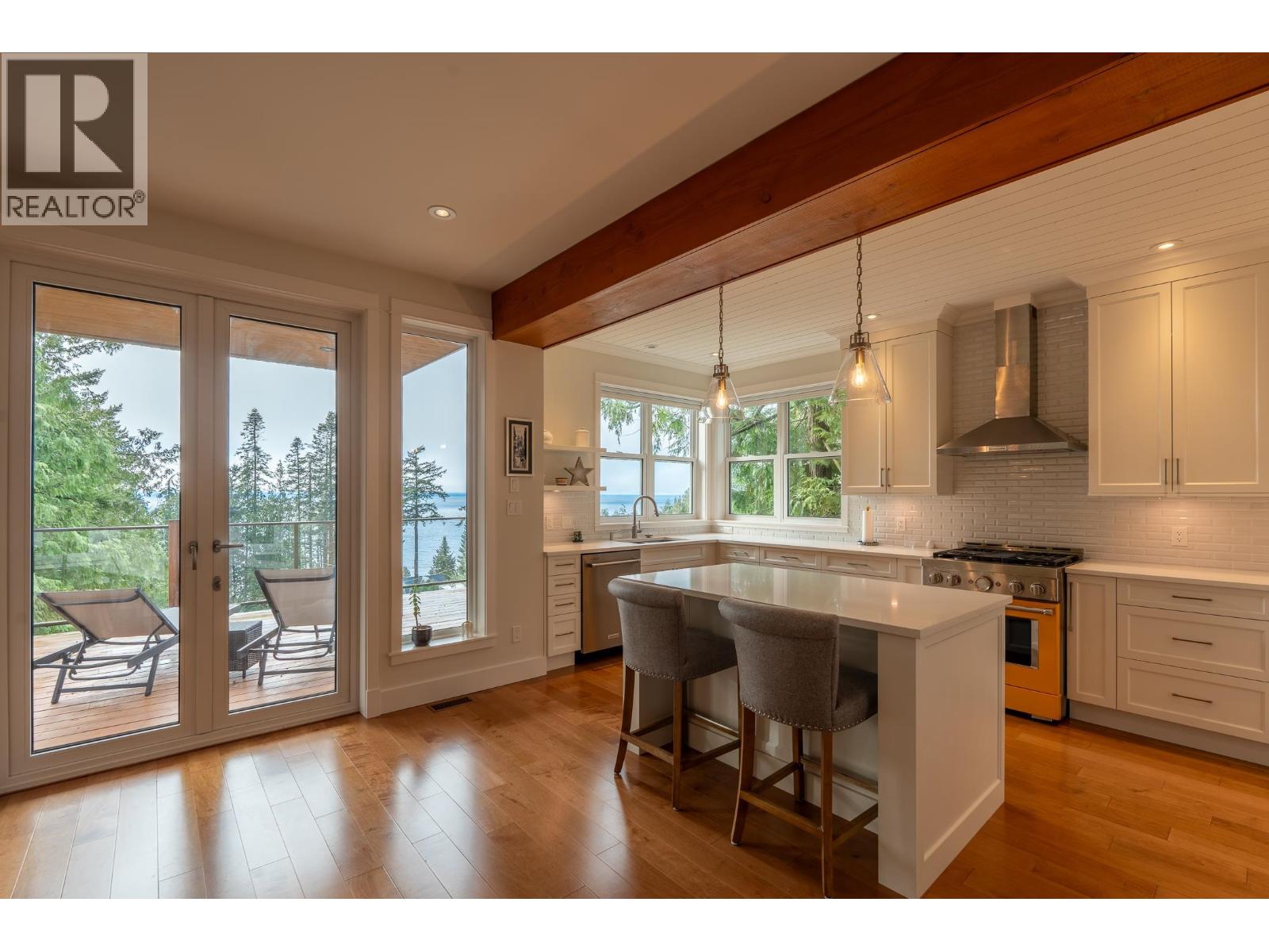 153 Swallow Road, Gibsons, British Columbia  V0N 1V3 - Photo 9 - R3162593