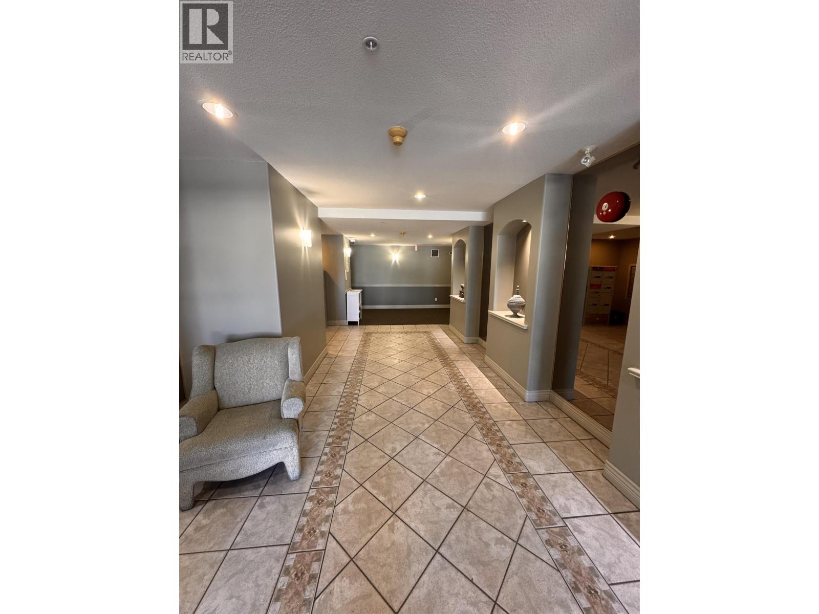 510 22230 NORTH AVENUE