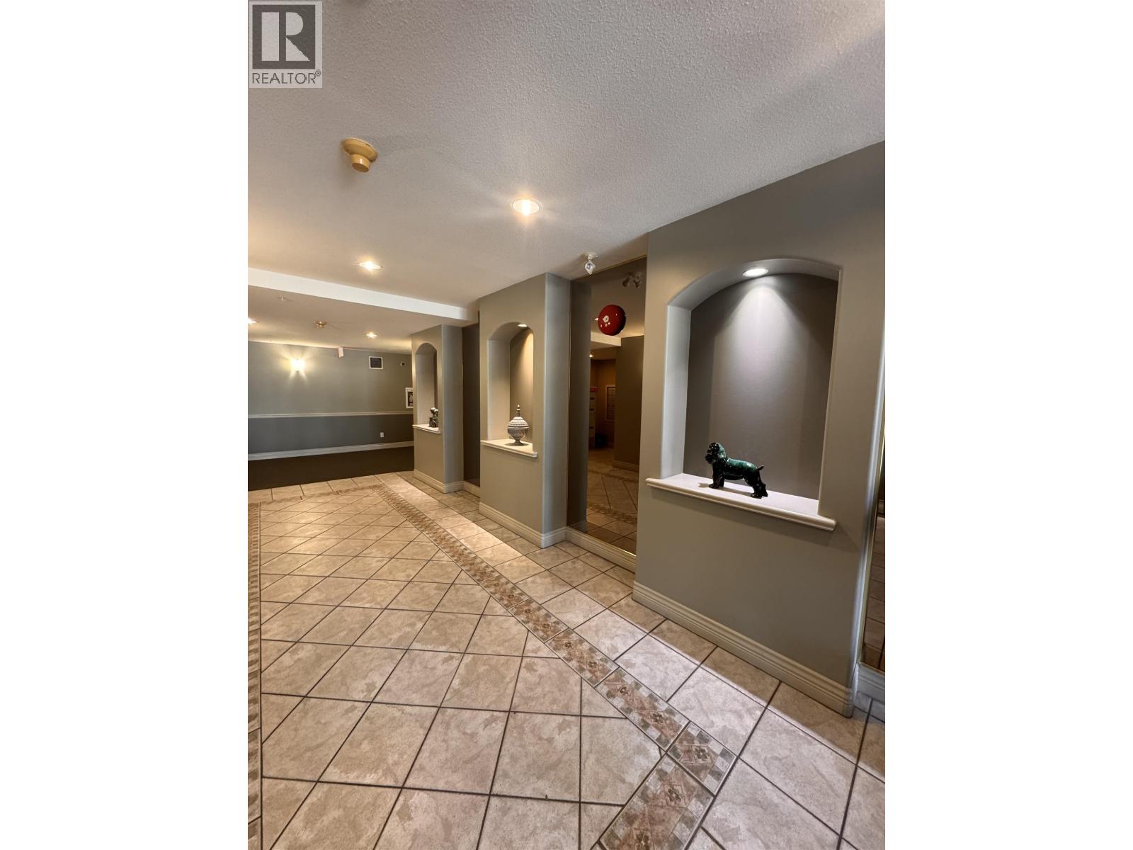 510 22230 NORTH AVENUE