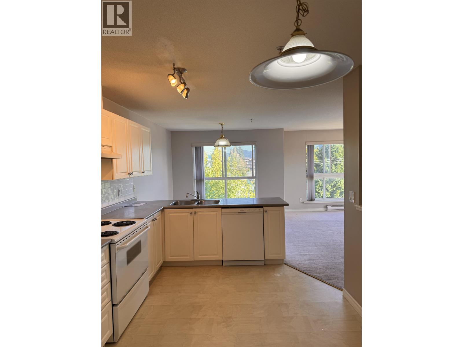 510 22230 NORTH AVENUE