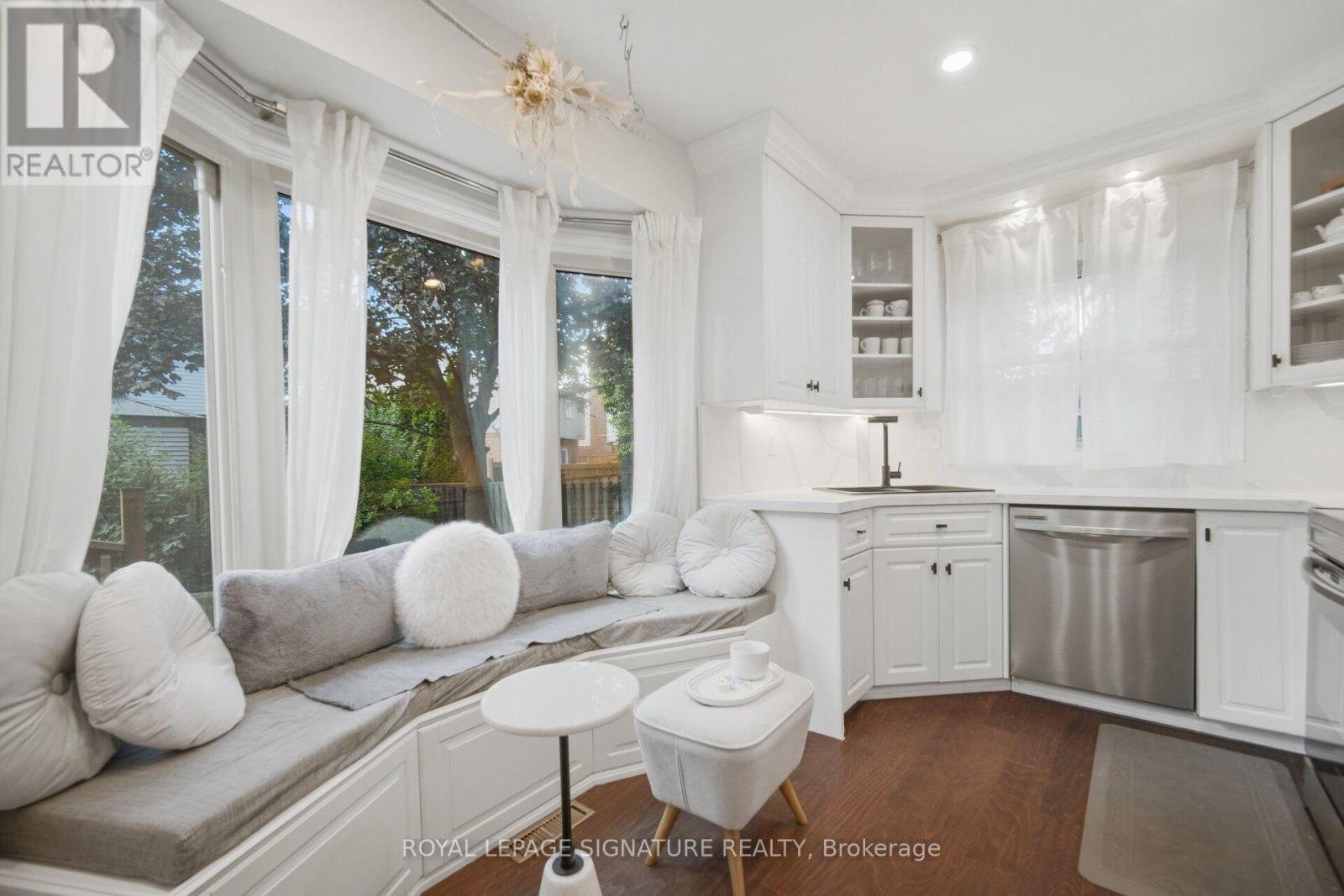 3217 Hazelwood Avenue, Burlington, Ontario  L7M 2V3 - Photo 15 - W13757078