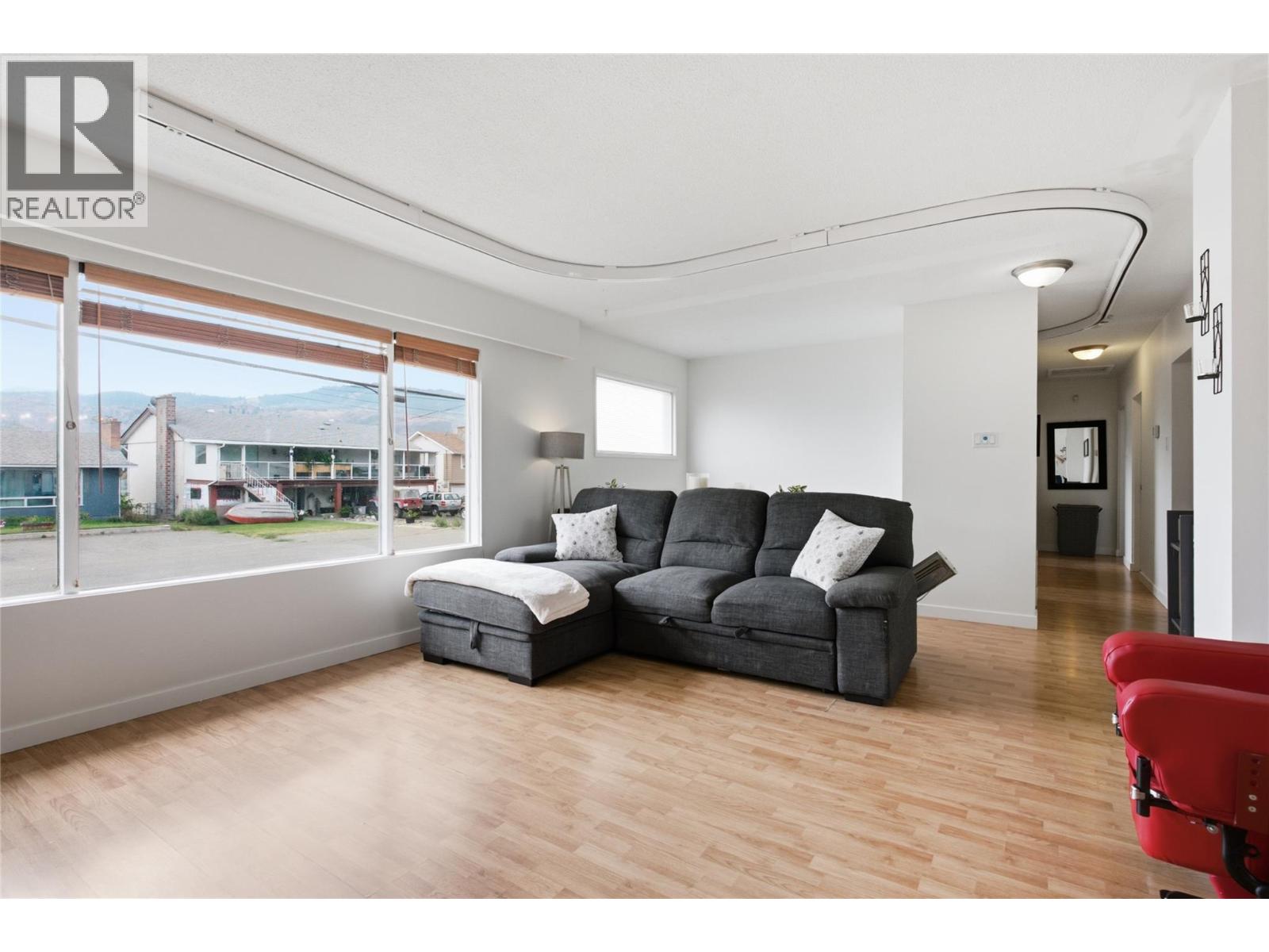 908 Renfrew Avenue, Kamloops, British Columbia  V2B 3X5 - Photo 5 - 10399760