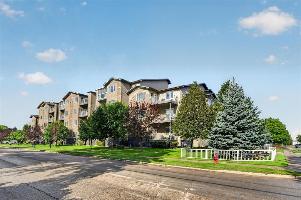 210 388 First Street, Steinbach, Manitoba  R5G 0C7 - Photo 0 - 202622516