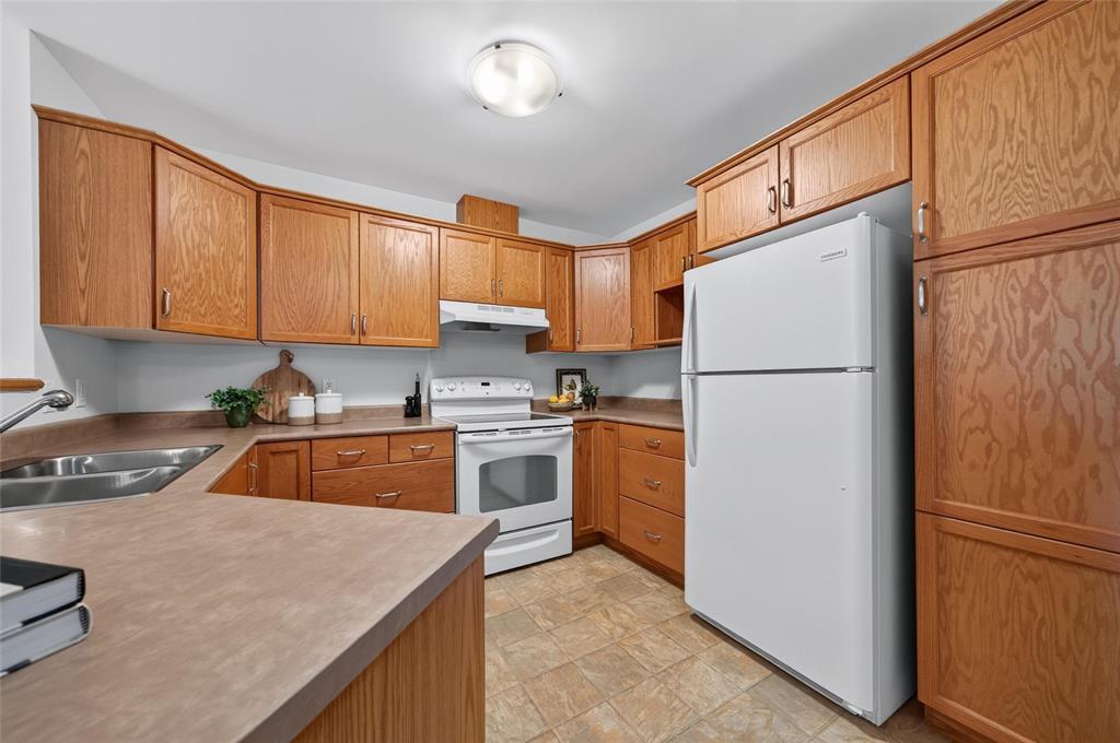 210 388 First Street, Steinbach, Manitoba  R5G 0C7 - Photo 1 - 202622516