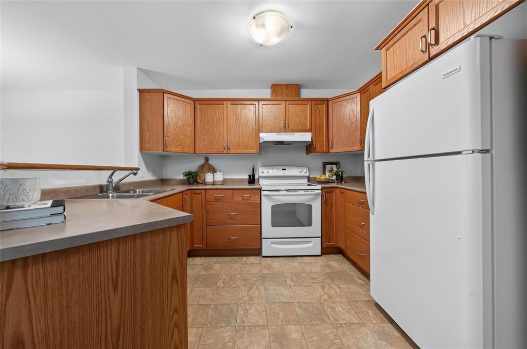 210 388 First Street, Steinbach, Manitoba  R5G 0C7 - Photo 2 - 202622516