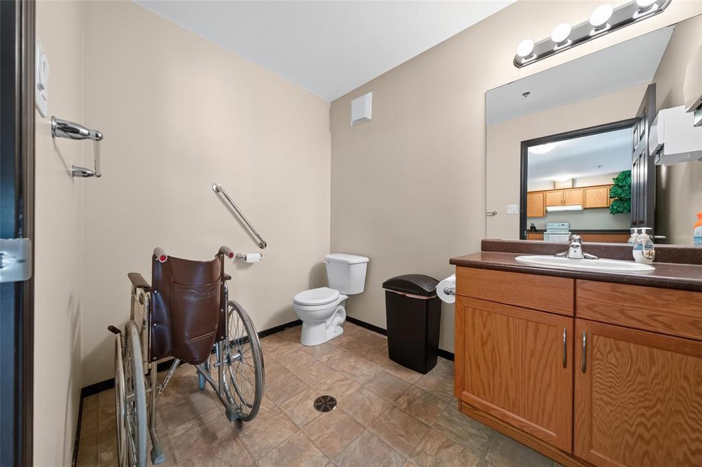 210 388 First Street, Steinbach, Manitoba  R5G 0C7 - Photo 46 - 202622516