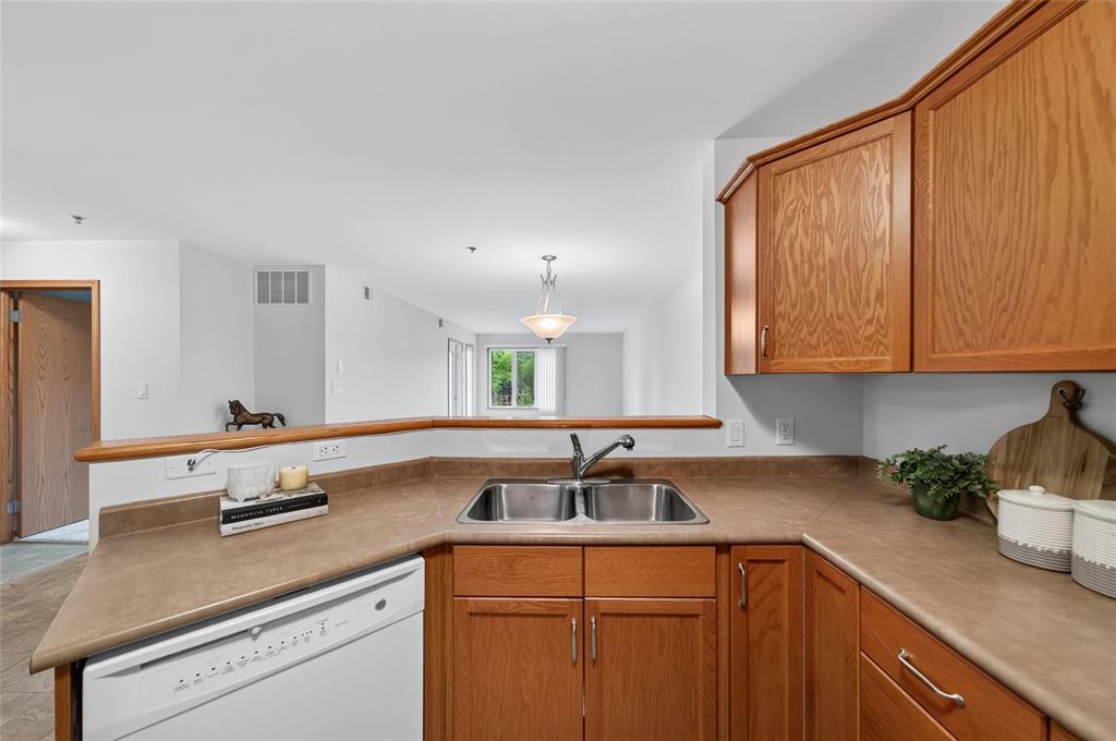 210 388 First Street, Steinbach, Manitoba  R5G 0C7 - Photo 4 - 202622516