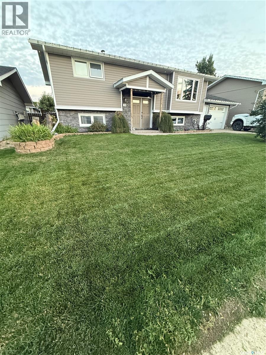 1348 Princess Crescent, Moose Jaw, Saskatchewan  S6H 6S9 - Photo 2 - SK047789