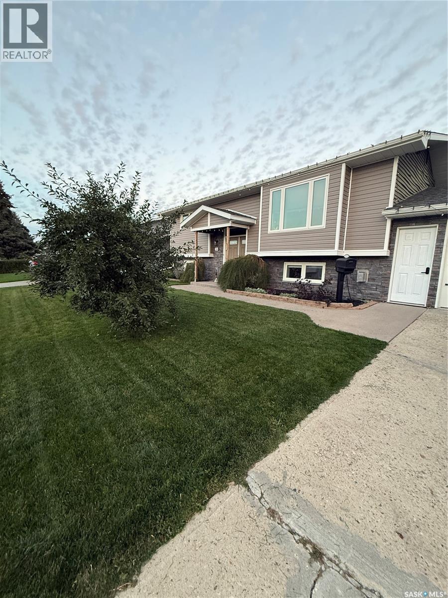 1348 Princess Crescent, Moose Jaw, Saskatchewan  S6H 6S9 - Photo 3 - SK047789