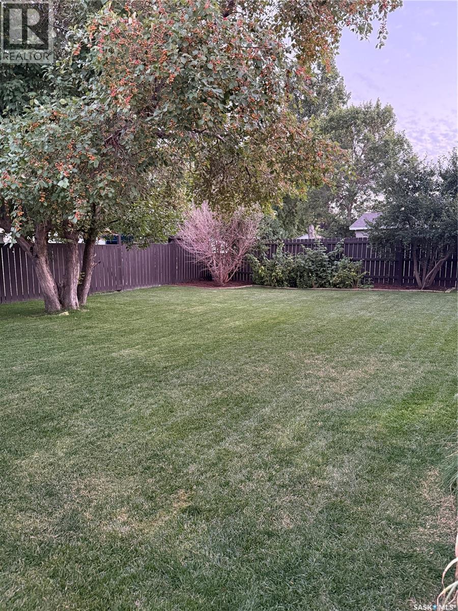 1348 Princess Crescent, Moose Jaw, Saskatchewan  S6H 6S9 - Photo 5 - SK047789