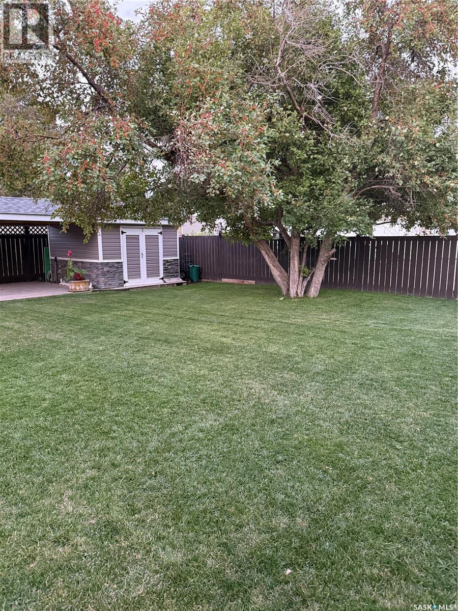 1348 Princess Crescent, Moose Jaw, Saskatchewan  S6H 6S9 - Photo 6 - SK047789