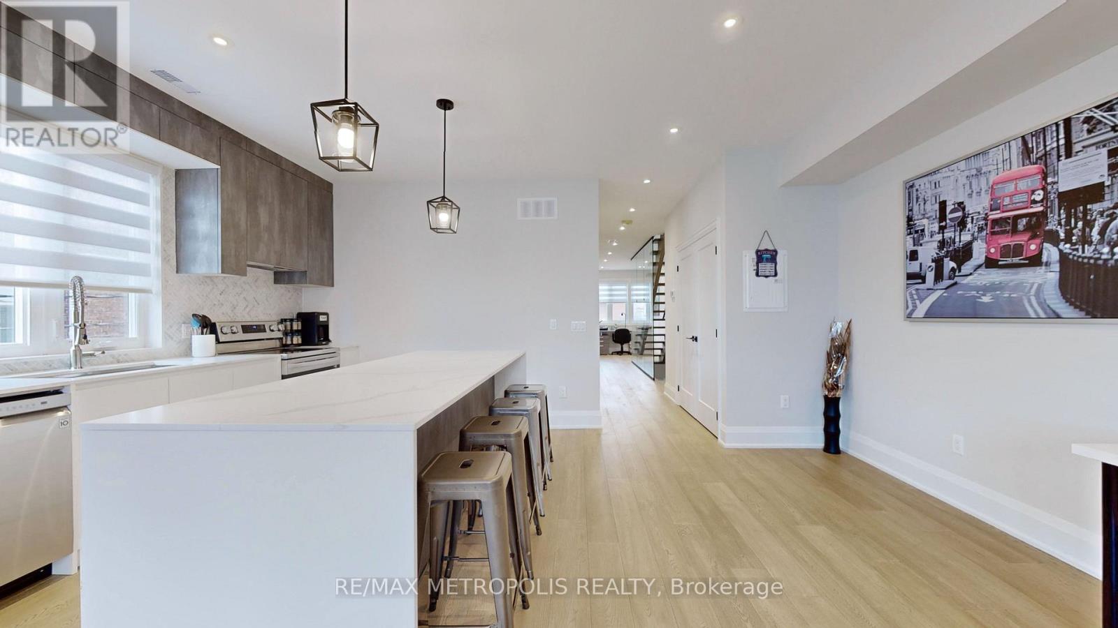 2&3 Floor - 165 Manning Avenue, Toronto, Ontario  M6J 2K6 - Photo 16 - C13757230
