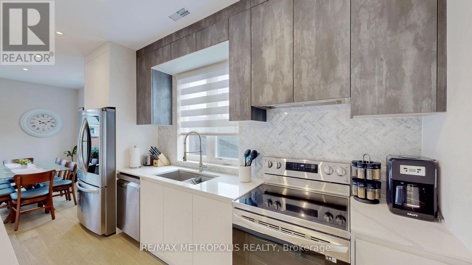 2&3 Floor - 165 Manning Avenue, Toronto, Ontario  M6J 2K6 - Photo 19 - C13757230
