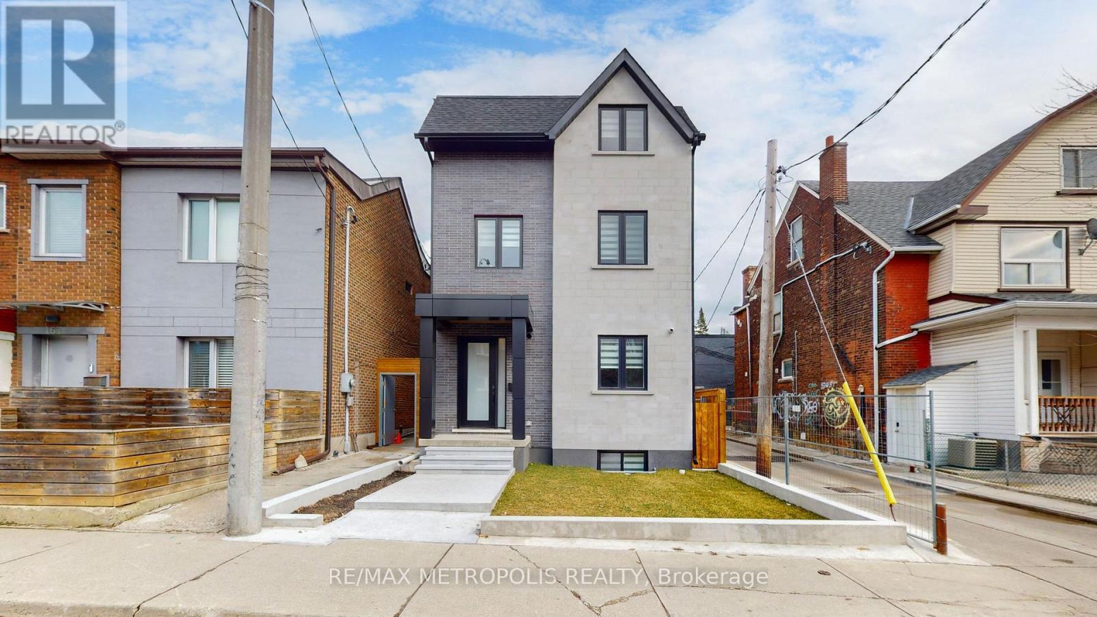2&3 Floor - 165 Manning Avenue, Toronto, Ontario  M6J 2K6 - Photo 28 - C13757230