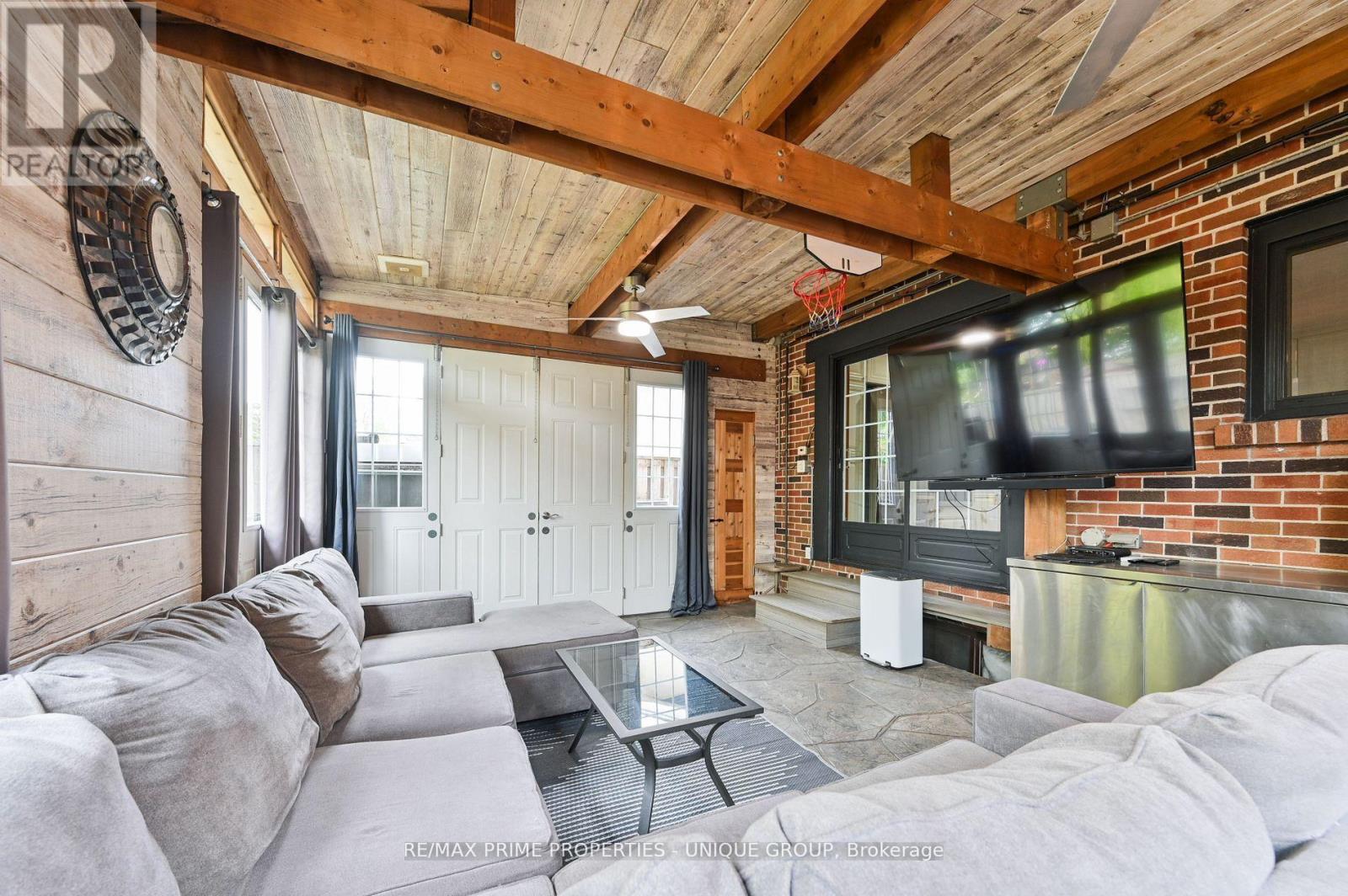 16 Eastwood Avenue, Toronto, Ontario  M1N 3G9 - Photo 17 - E13757254