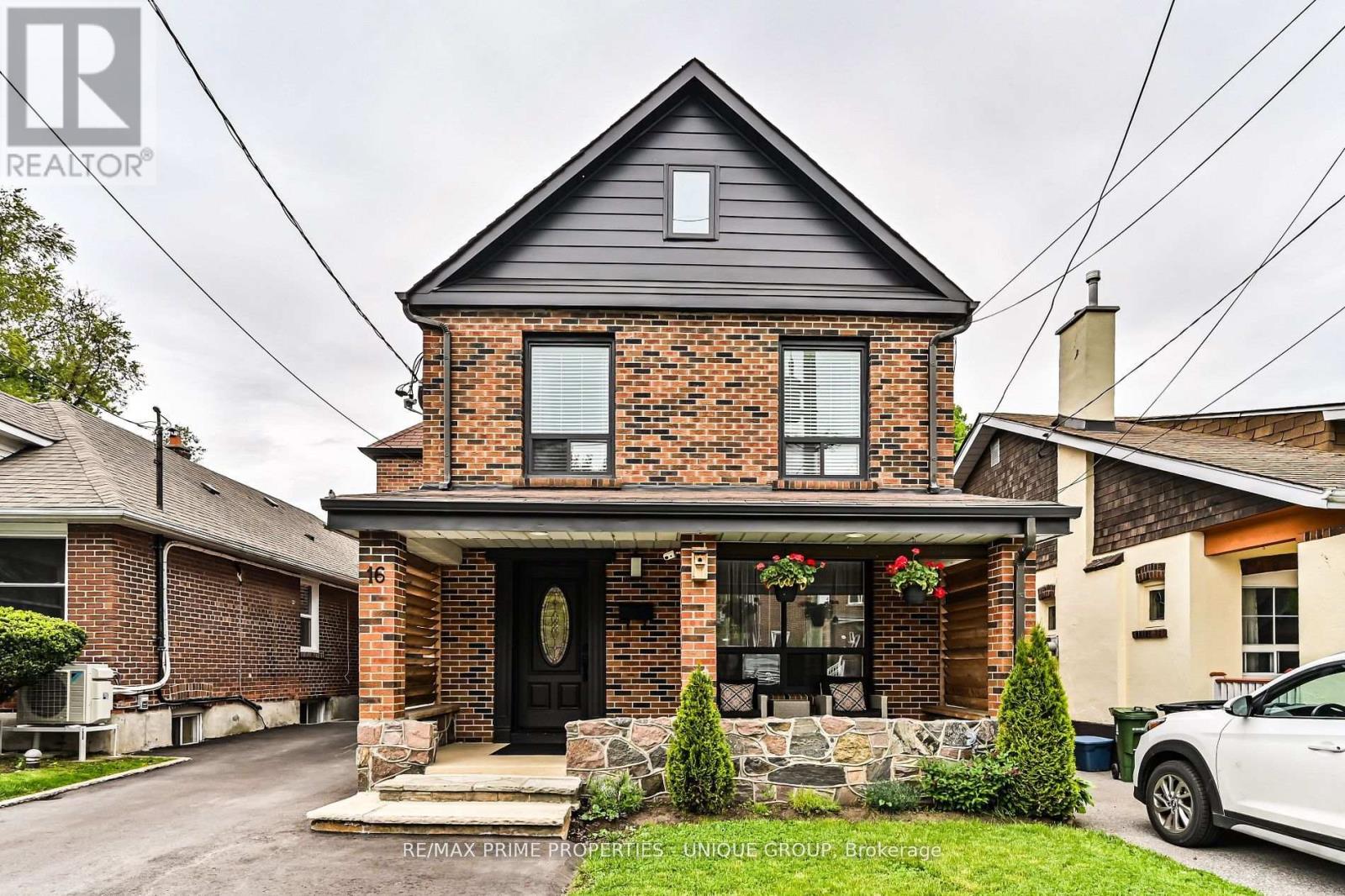 16 Eastwood Avenue, Toronto, Ontario  M1N 3G9 - Photo 2 - E13757254