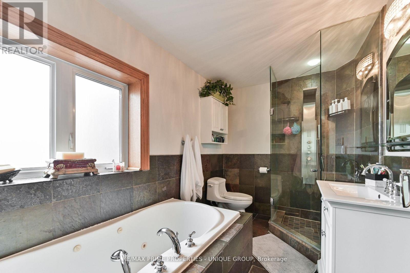 16 Eastwood Avenue, Toronto, Ontario  M1N 3G9 - Photo 24 - E13757254