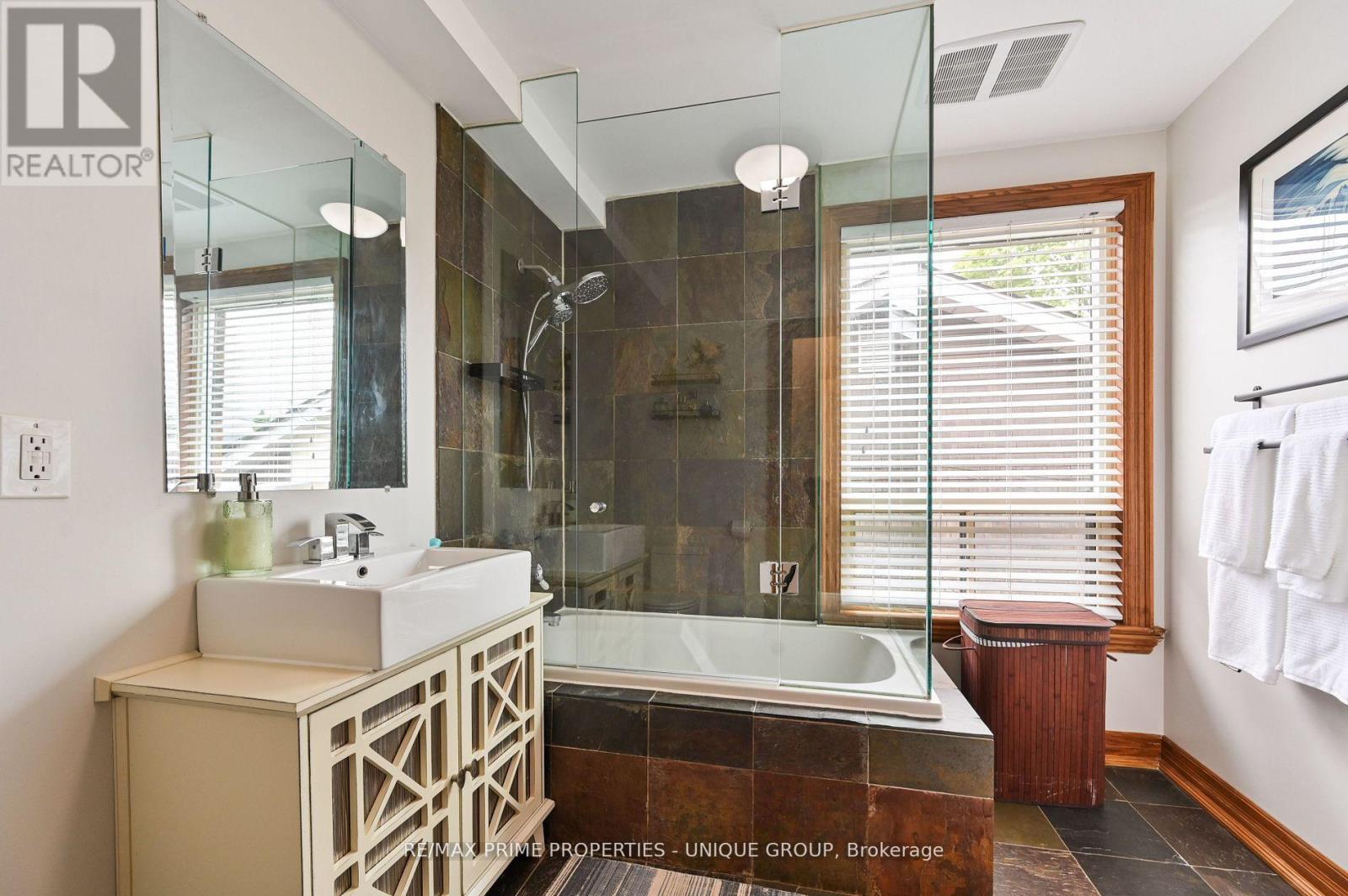 16 Eastwood Avenue, Toronto, Ontario  M1N 3G9 - Photo 28 - E13757254