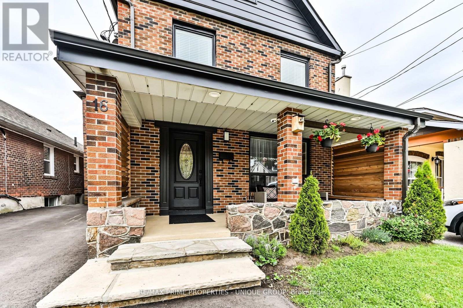 16 Eastwood Avenue, Toronto, Ontario  M1N 3G9 - Photo 4 - E13757254