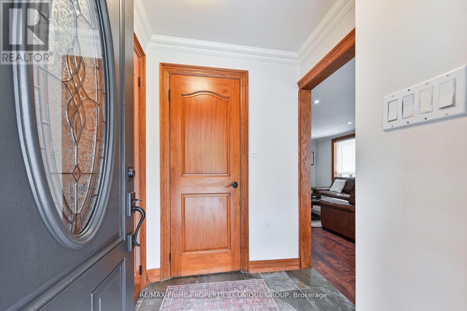 16 Eastwood Avenue, Toronto, Ontario  M1N 3G9 - Photo 5 - E13757254