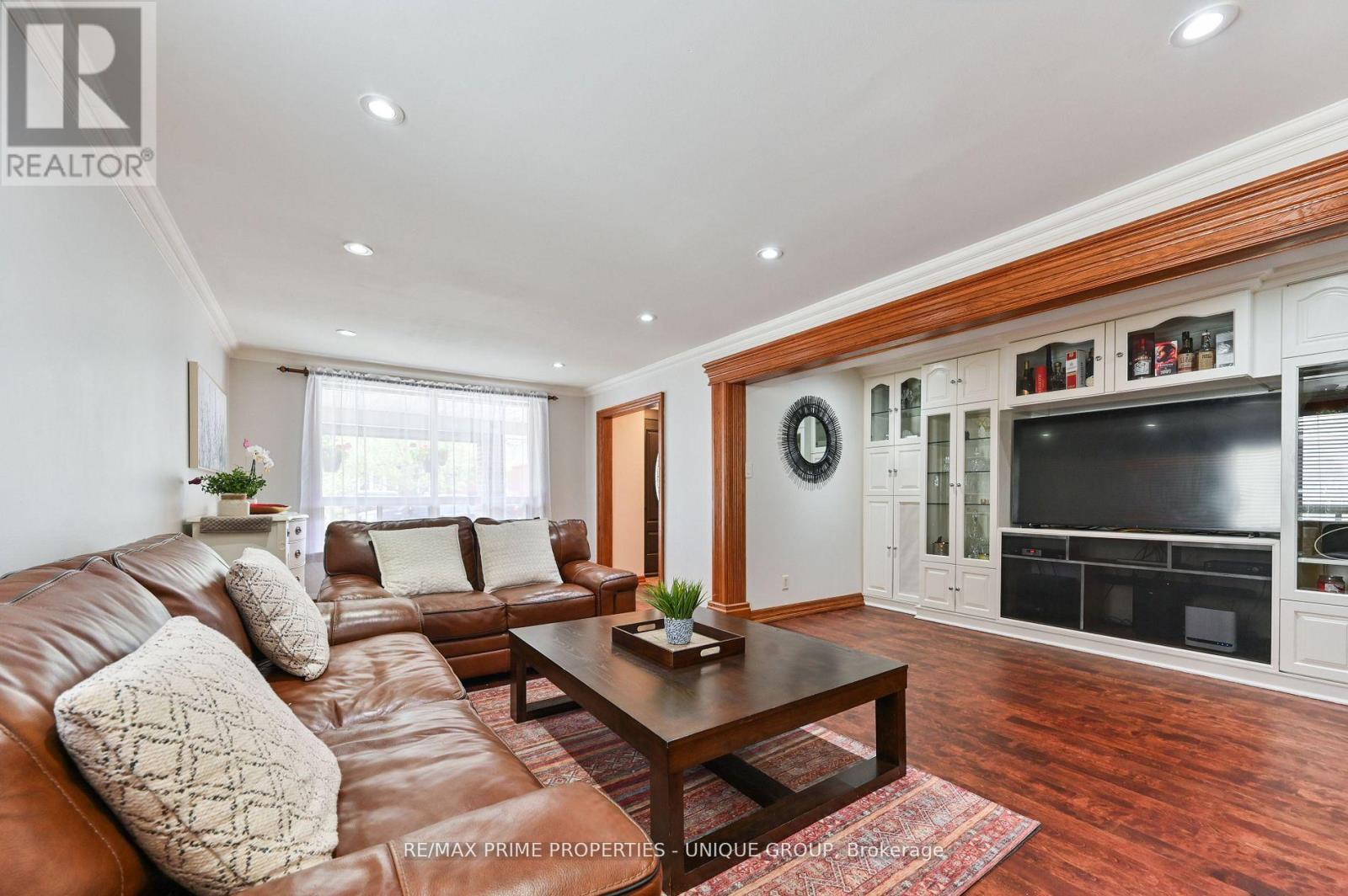 16 Eastwood Avenue, Toronto, Ontario  M1N 3G9 - Photo 9 - E13757254