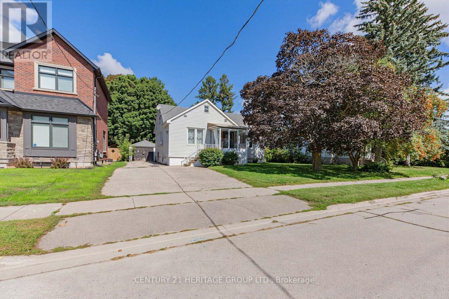 92 Kennedy Street E, Aurora, Ontario  L4G 1C4 - Photo 2 - N13757214