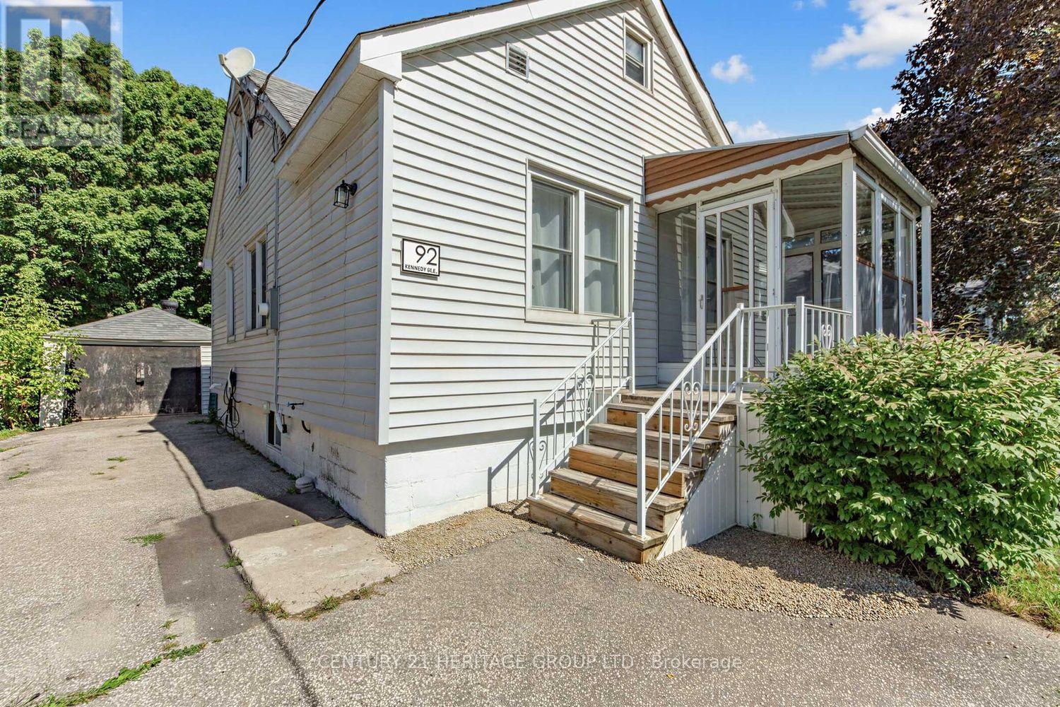 92 Kennedy Street E, Aurora, Ontario  L4G 1C4 - Photo 3 - N13757214