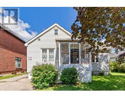 92 KENNEDY STREET E, Aurora, Ontario