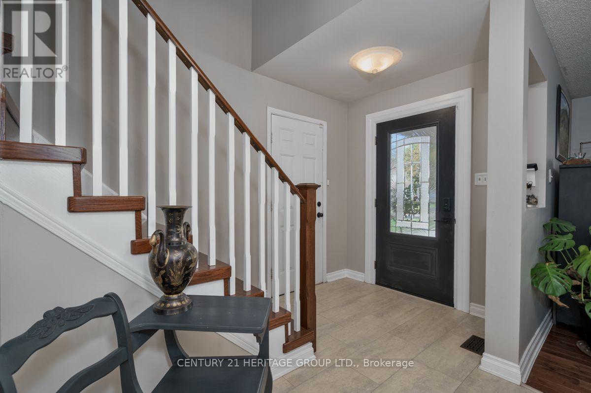 1919 Applewood Avenue, Innisfil, Ontario  L9S 1W2 - Photo 3 - N13757272