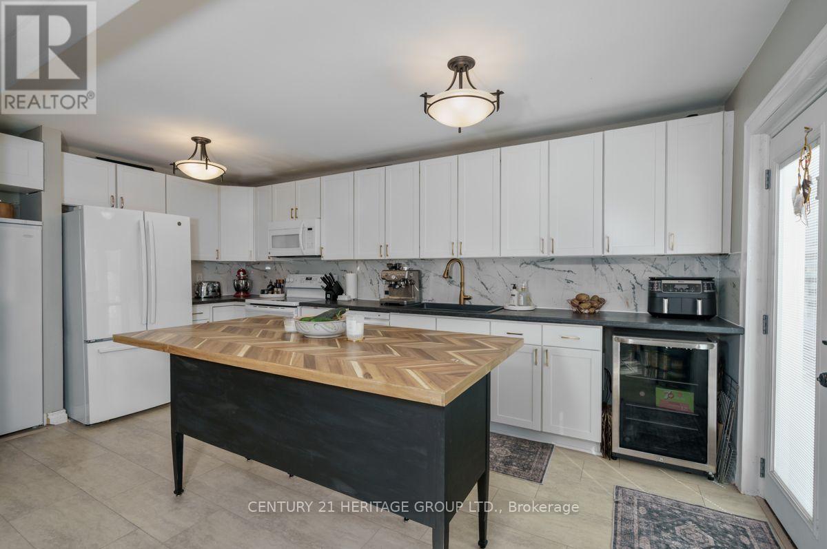 1919 Applewood Avenue, Innisfil, Ontario  L9S 1W2 - Photo 5 - N13757272